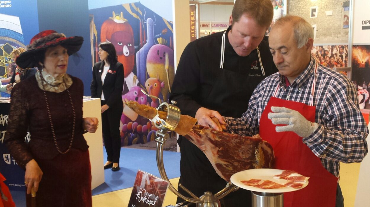 #SienteTeruel en FITUR 2018. Practicando el corte de Jamón de Teruel