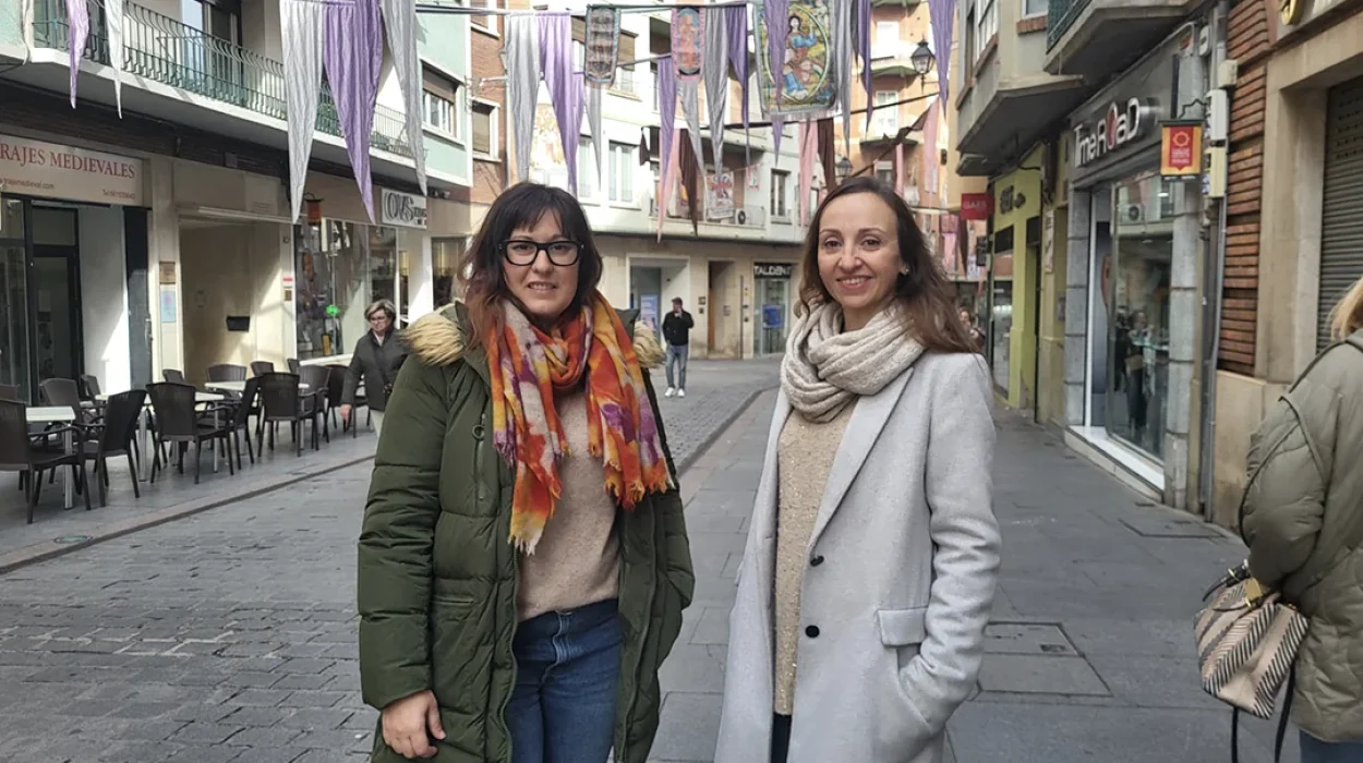 Marta Sancho, diputada de Turismo, y Lorena Muñoz, directora de la Fundación Bodas de Isabel.
